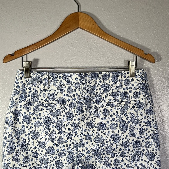 Talbots Blue White Floral Paisley Shorts sz 6 | Coastal preppy brunch casual - Picture 4 of 8